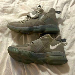Size 9 nike Lebron MAG basketball shoes